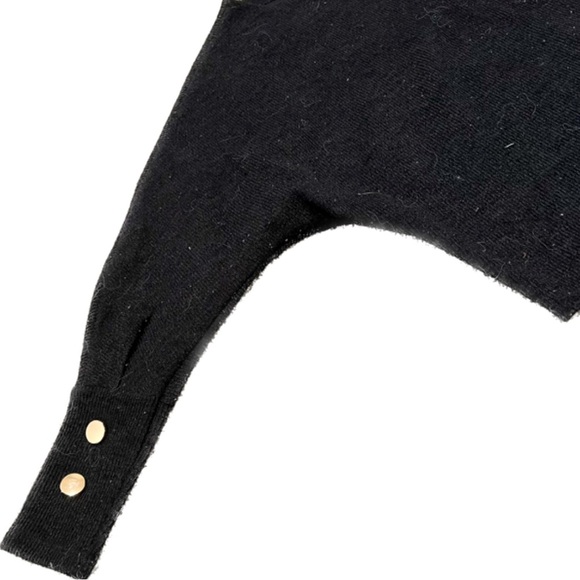 🌸SHEIN BLACK OVERSIZED CREWNECK SEEATER WITH GOLD BUTTONS SIZE EXTRA SMALL - Picture 2 of 3